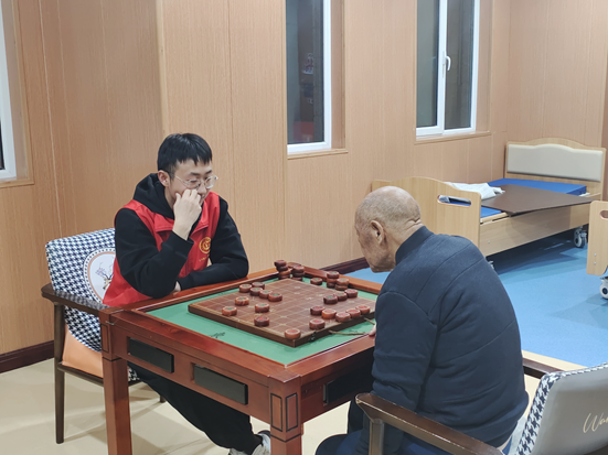 和老人下棋