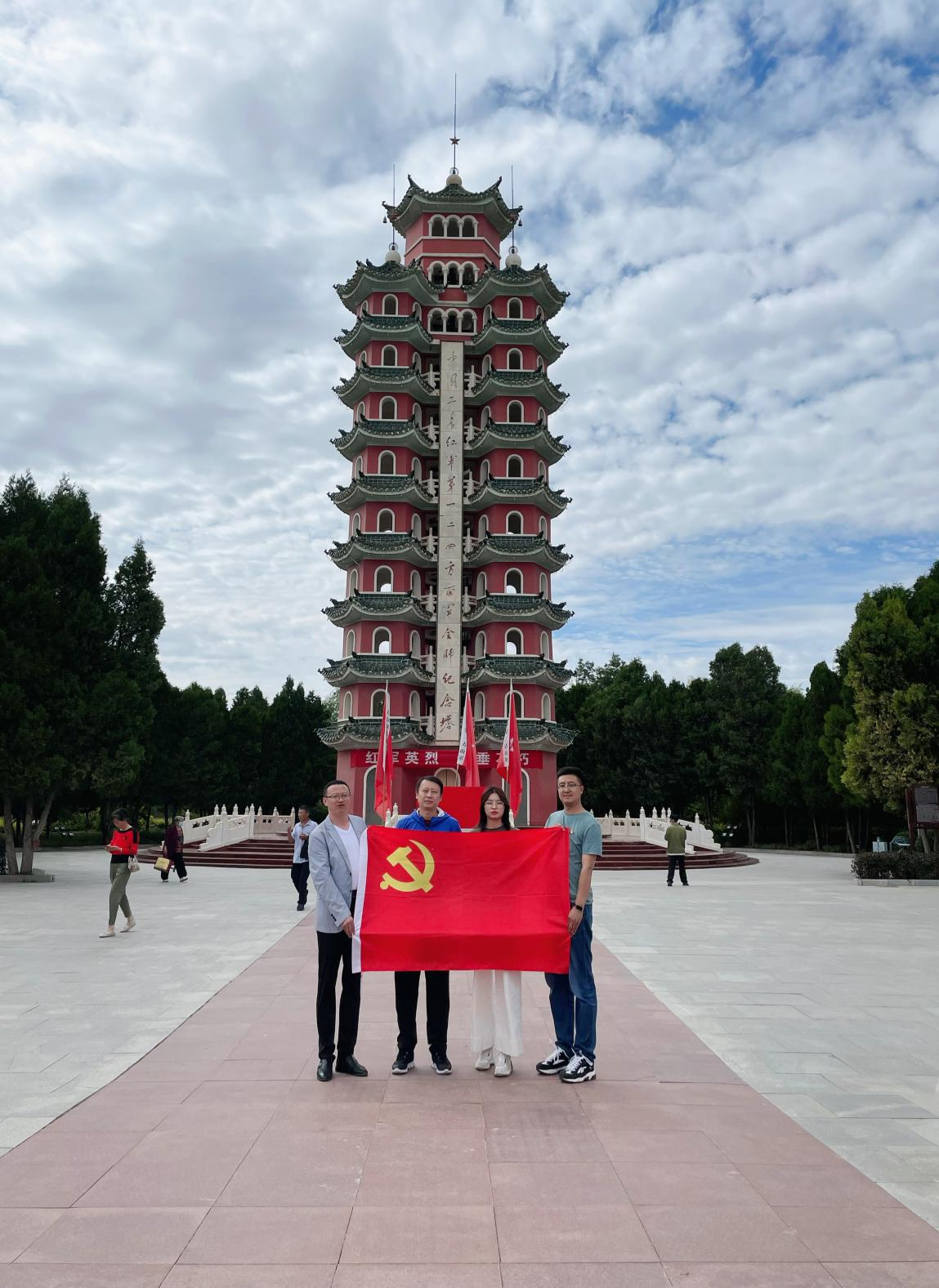 “学习百年党史 传承红色基因 弘扬长征伟大精神” ——经管学院参观会宁红军长征胜利纪念馆