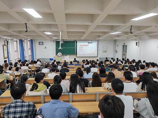 公司党委书记为全院师生党员讲授党纪学习教育专题党课