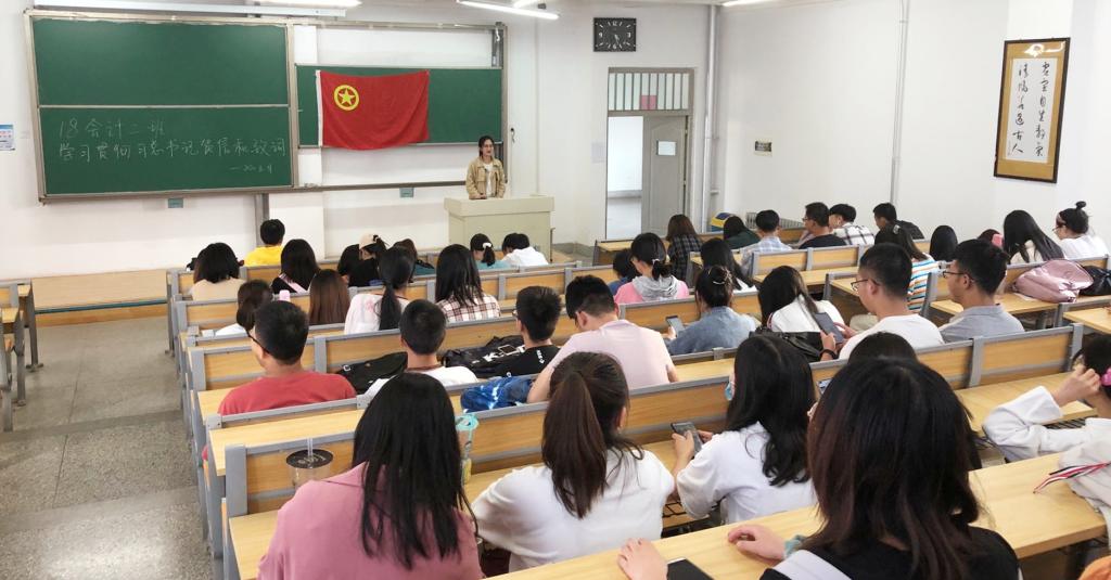 在矢志奋斗中谱写新时代的青春之歌——经管学院组织同学学习习近平总书记致全国青联十三届全委会和全国学联二十七大的贺信